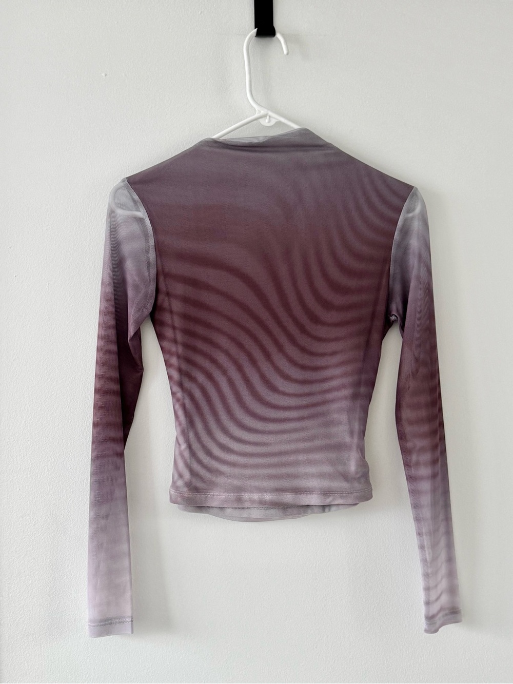 Commense Gradient Mesh Top - Picture 5 of 6